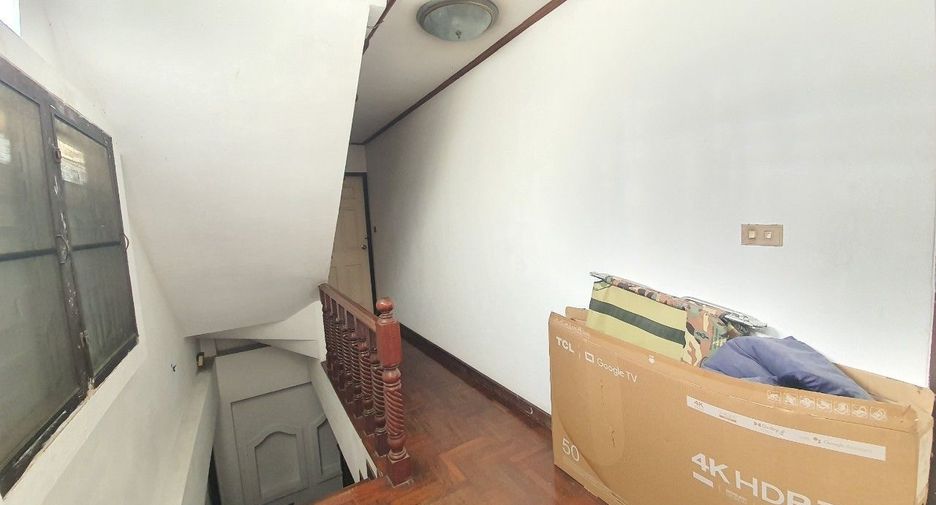 For sale 17 bedrooms apartment in Huai Khwang, Bangkok
