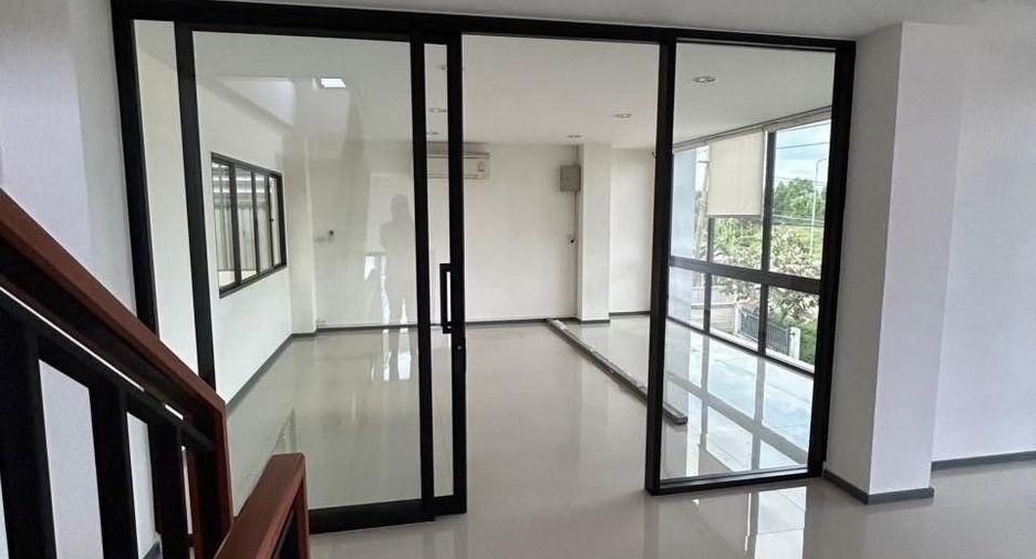 For rent warehouse in Lam Luk Ka, Pathum Thani