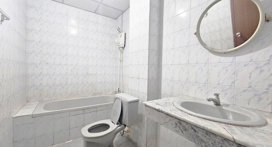 For sale 4 Beds townhouse in Mueang Nonthaburi, Nonthaburi