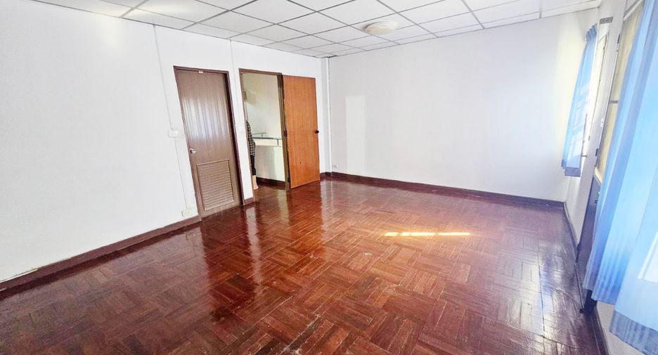 For sale 4 Beds townhouse in Mueang Nonthaburi, Nonthaburi