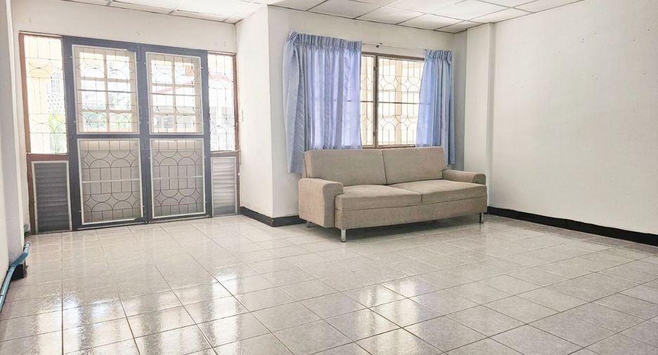 For sale 4 Beds townhouse in Mueang Nonthaburi, Nonthaburi