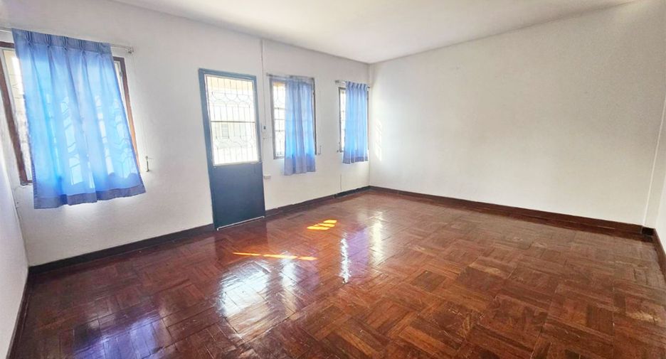 For sale 4 Beds townhouse in Mueang Nonthaburi, Nonthaburi