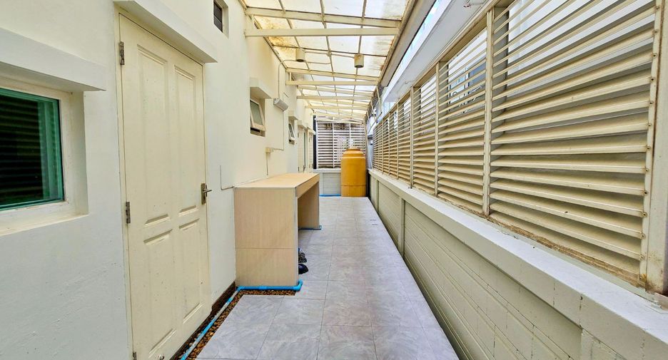 À vendre 4 chambres maison à Taling Chan, Bangkok