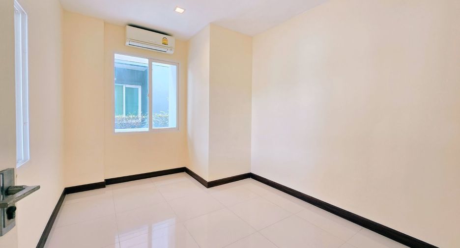 À vendre 4 chambres maison à Taling Chan, Bangkok