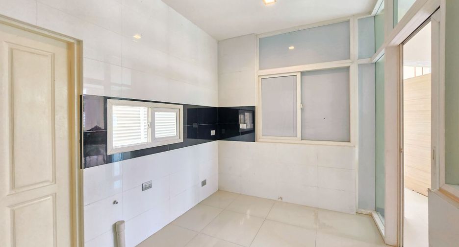 À vendre 4 chambres maison à Taling Chan, Bangkok