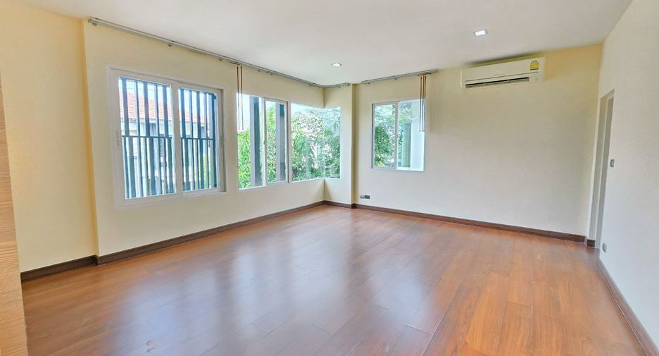 À vendre 4 chambres maison à Taling Chan, Bangkok