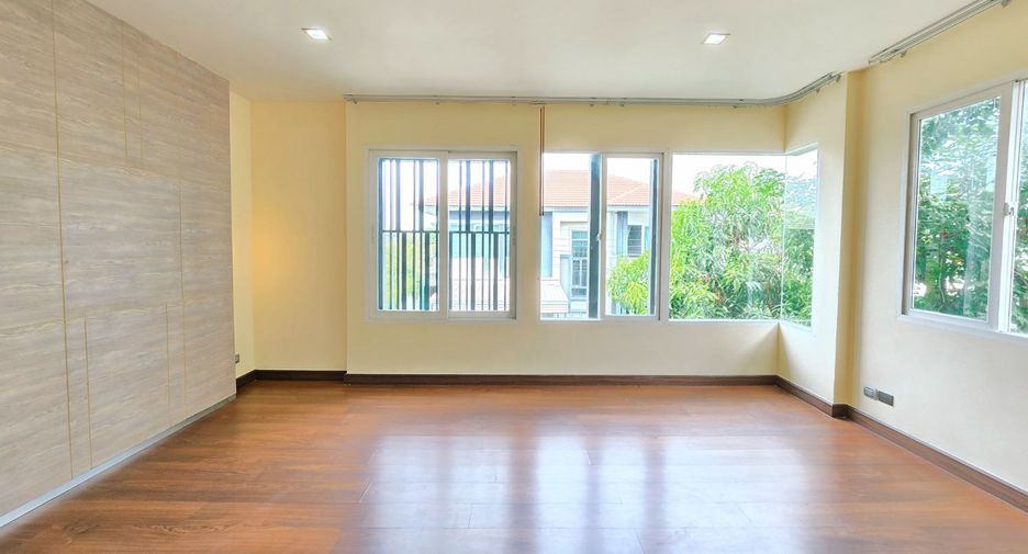 À vendre 4 chambres maison à Taling Chan, Bangkok