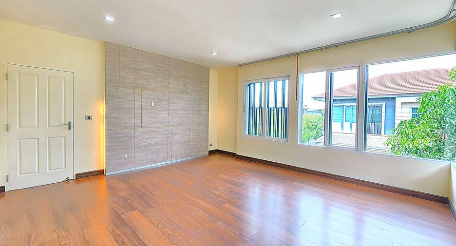 À vendre 4 chambres maison à Taling Chan, Bangkok