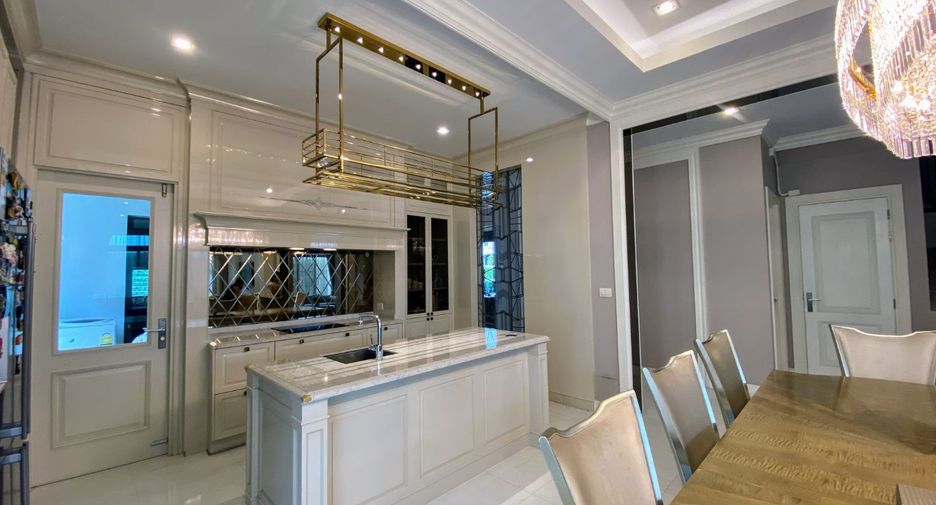 For sale 4 bedrooms house in Taling Chan, Bangkok