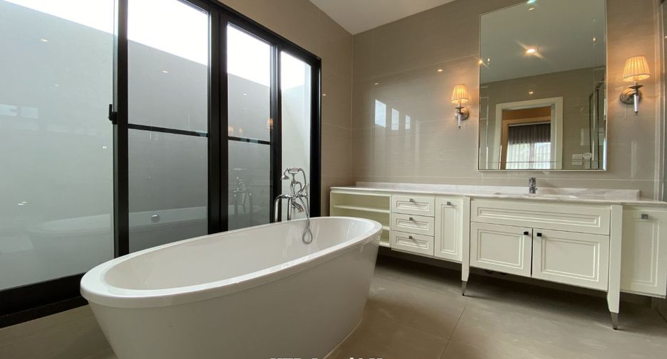 For sale 4 bedrooms house in Taling Chan, Bangkok