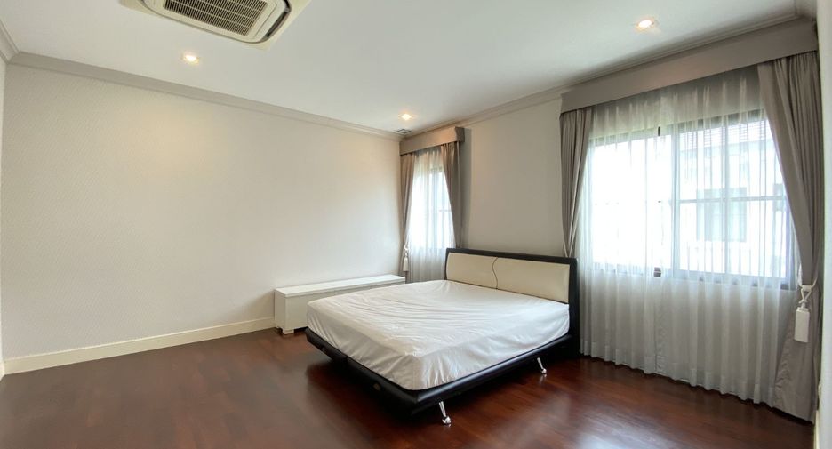 For sale 4 bedrooms house in Taling Chan, Bangkok
