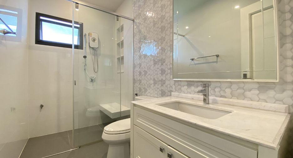 For sale 4 bedrooms house in Taling Chan, Bangkok