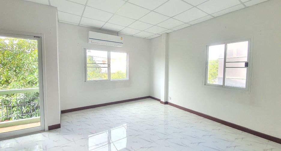 Reihenhaus zum Kauf mit 3 Zimmer in Lam Luk Ka, Pathum Thani
