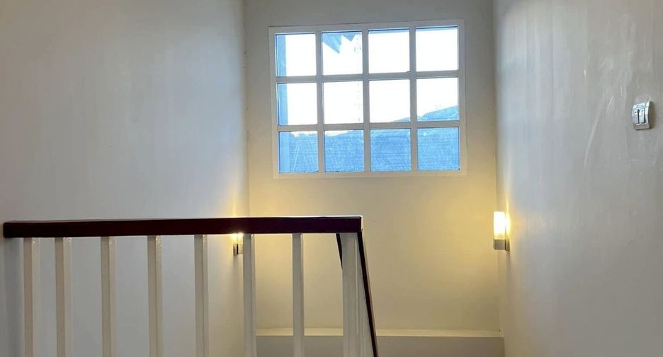 For rent 3 bedrooms house in San Kamphaeng, Chiang Mai