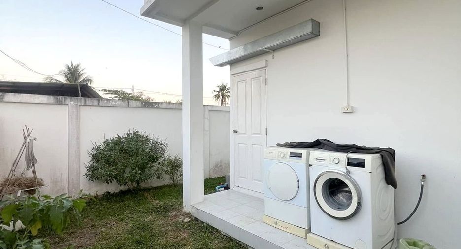 For rent 3 bedrooms house in San Kamphaeng, Chiang Mai