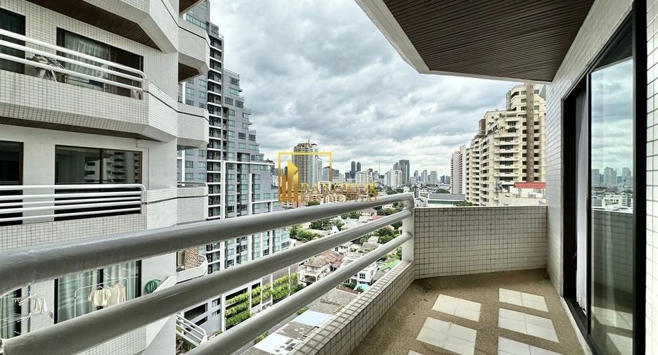 For rent 2 bedrooms condo in Watthana, Bangkok