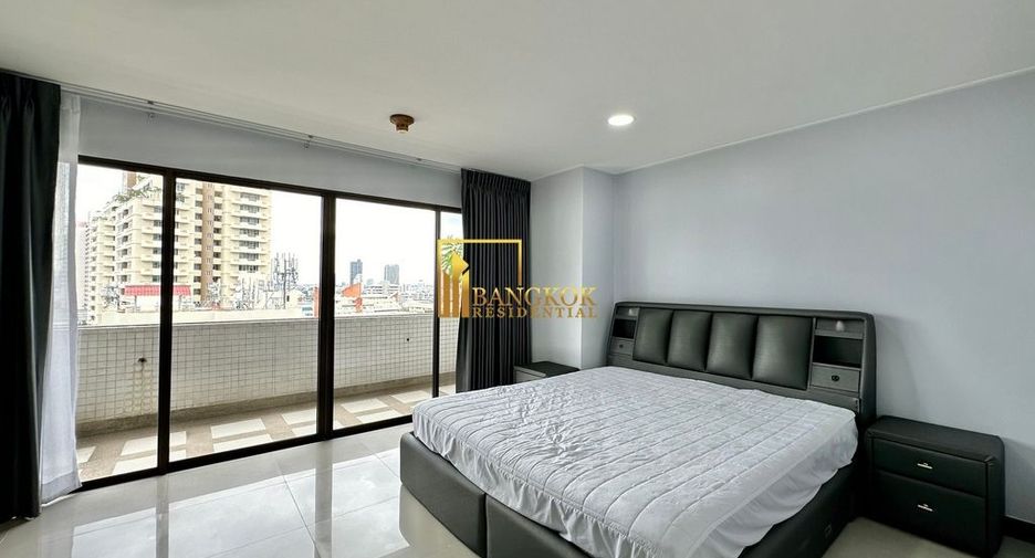 For rent 2 bedrooms condo in Watthana, Bangkok