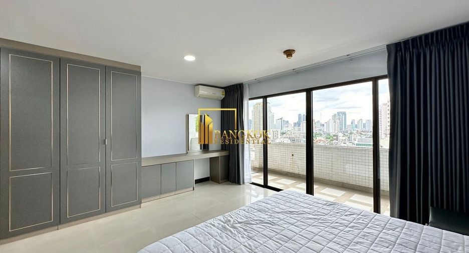 For rent 2 bedrooms condo in Watthana, Bangkok