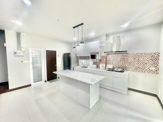 For rent 4 Beds house in Khlong Toei, Bangkok