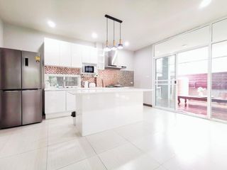 For rent 4 Beds house in Khlong Toei, Bangkok
