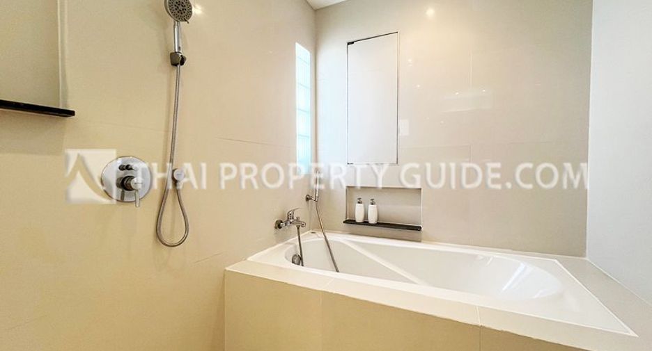 For rent 4 bedrooms apartment in Khlong Toei, Bangkok