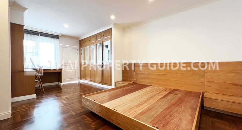 For rent 4 bedrooms apartment in Khlong Toei, Bangkok