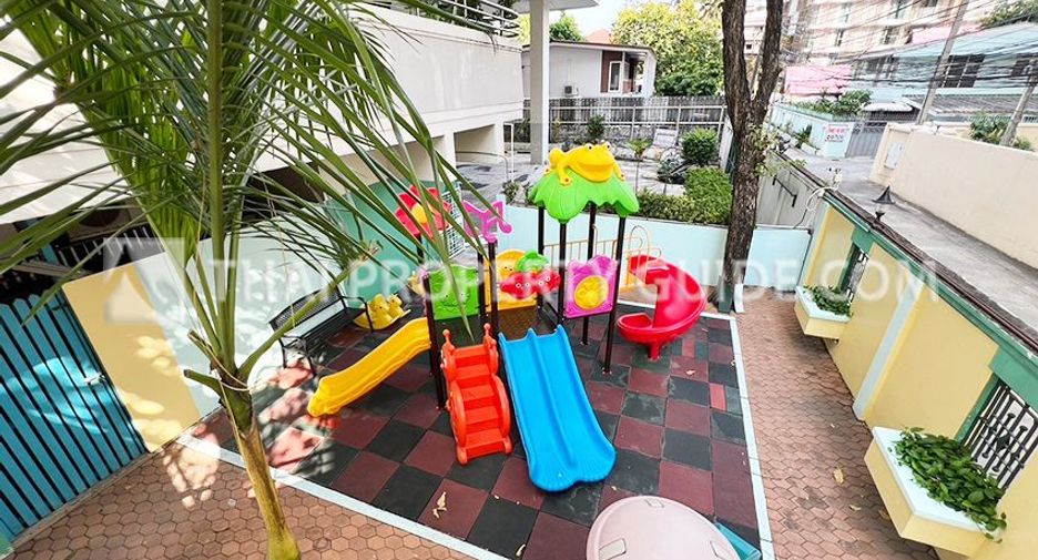 For rent 4 bedrooms apartment in Khlong Toei, Bangkok