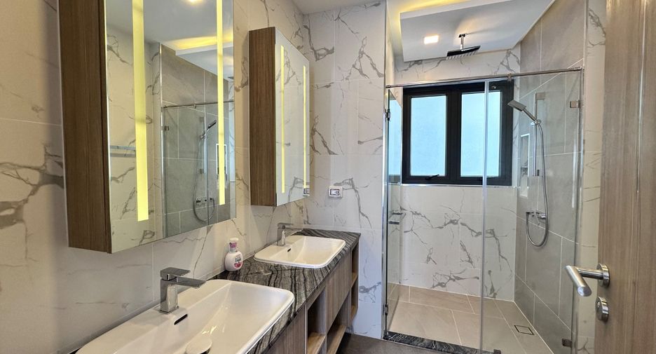 Casa en venta de 4 habitaciones en Bang Lamung, Chonburi