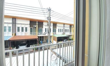 For sale 4 bed townhouse in Mueang Samut Sakhon, Samut Sakhon
