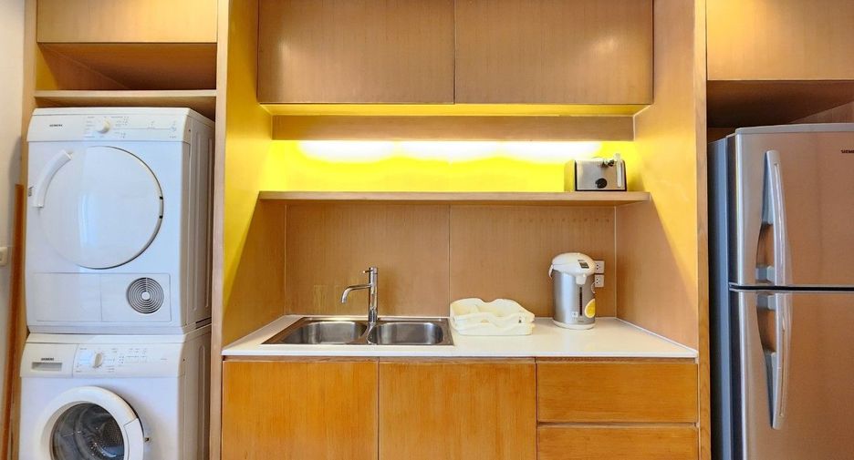 For rent 2 bedrooms apartment in Khlong Toei, Bangkok