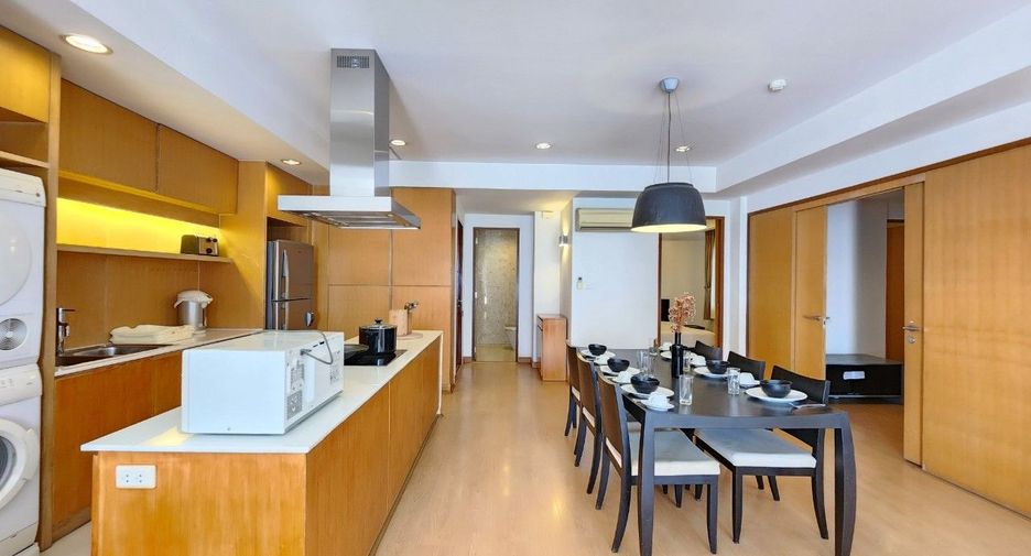 For rent 2 bedrooms apartment in Khlong Toei, Bangkok