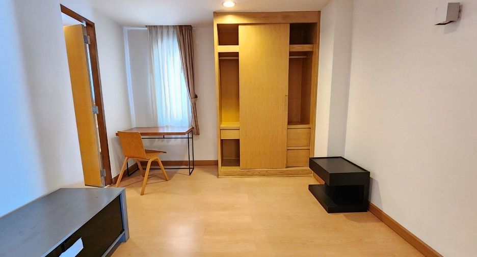 For rent 2 bedrooms apartment in Khlong Toei, Bangkok