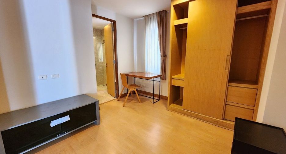 For rent 2 bedrooms apartment in Khlong Toei, Bangkok