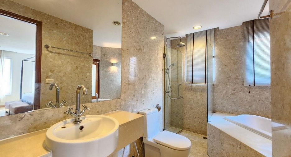 For rent 2 bedrooms apartment in Khlong Toei, Bangkok