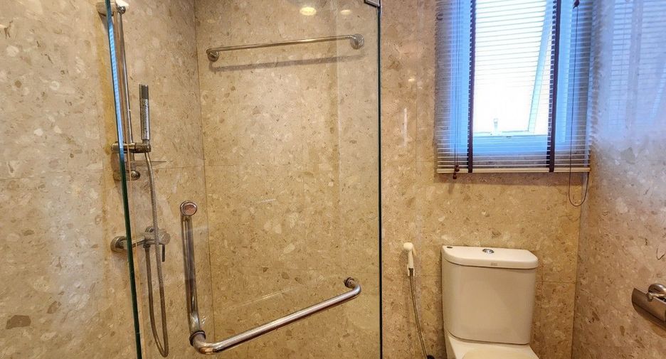For rent 2 bedrooms apartment in Khlong Toei, Bangkok