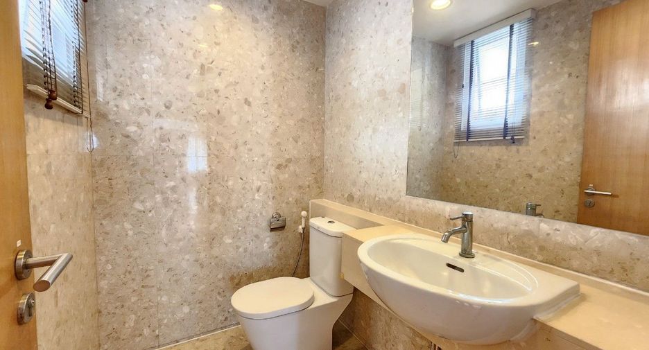 For rent 2 bedrooms apartment in Khlong Toei, Bangkok