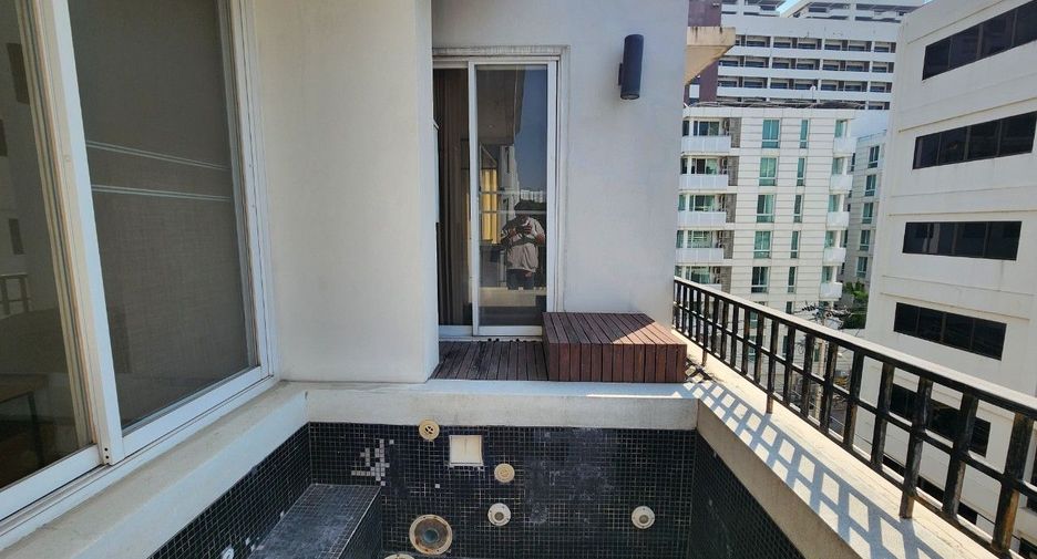 For rent 2 bedrooms apartment in Khlong Toei, Bangkok
