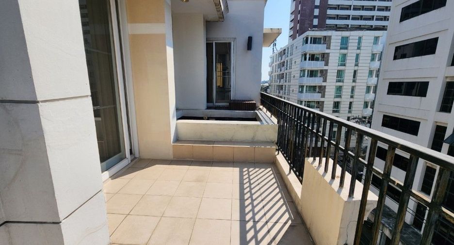 For rent 2 bedrooms apartment in Khlong Toei, Bangkok