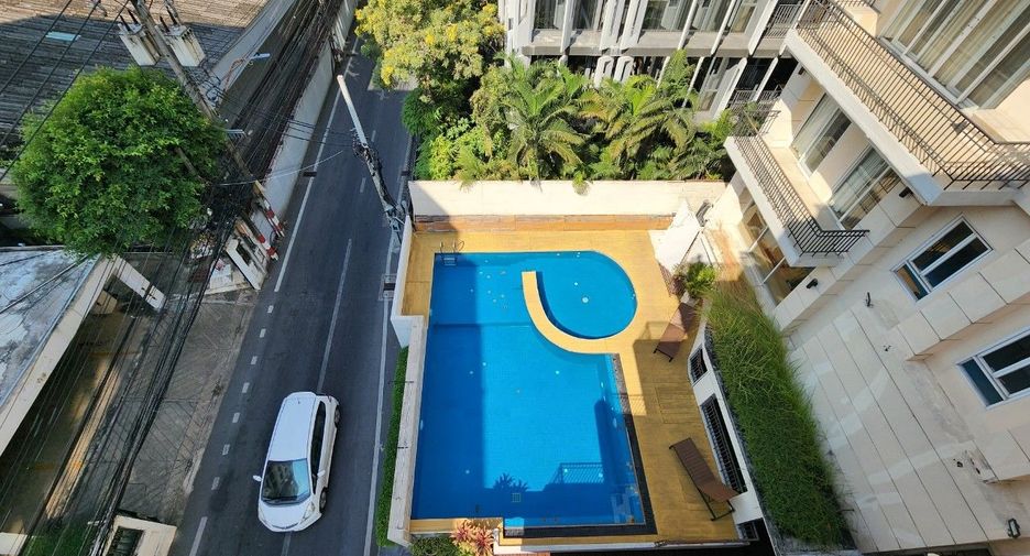 For rent 2 bedrooms apartment in Khlong Toei, Bangkok