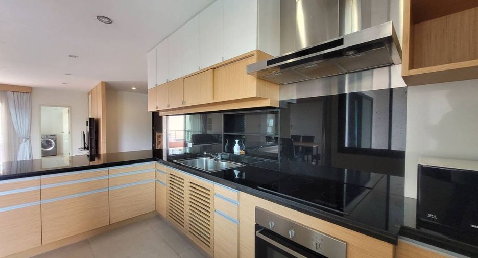 For rent 2 bedrooms apartment in Khlong Toei, Bangkok