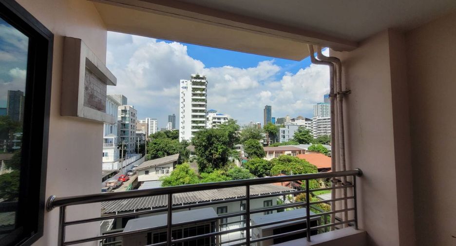 For rent 2 bedrooms apartment in Khlong Toei, Bangkok