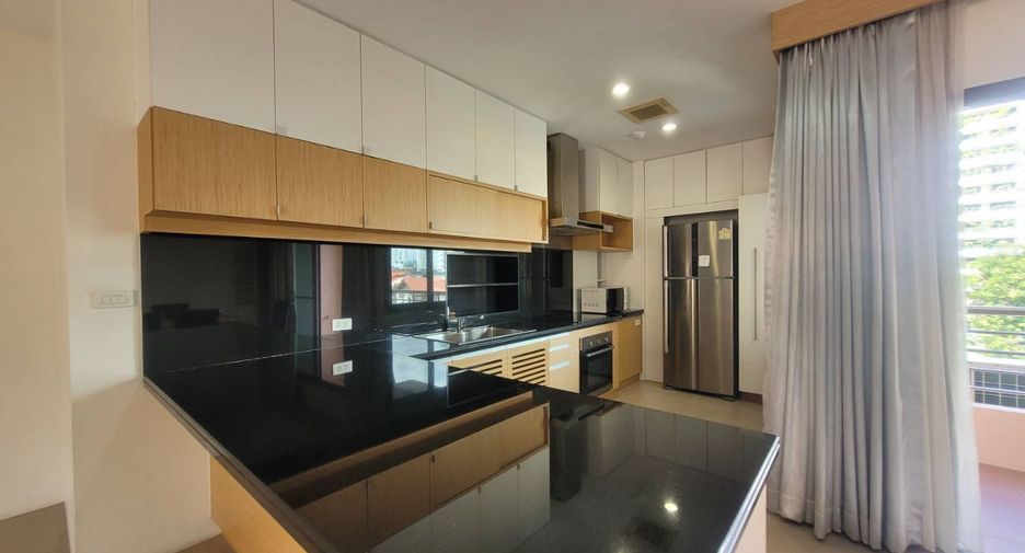 For rent 2 bedrooms apartment in Khlong Toei, Bangkok