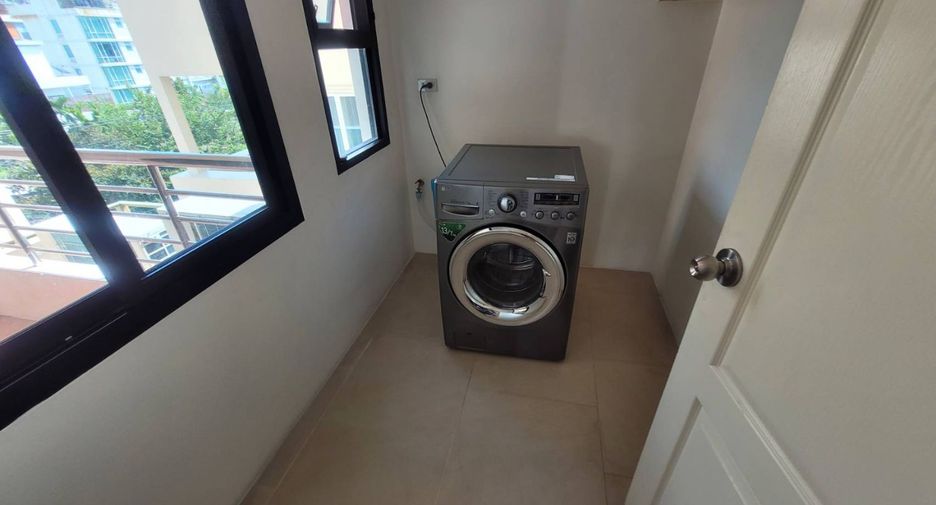 For rent 2 bedrooms apartment in Khlong Toei, Bangkok