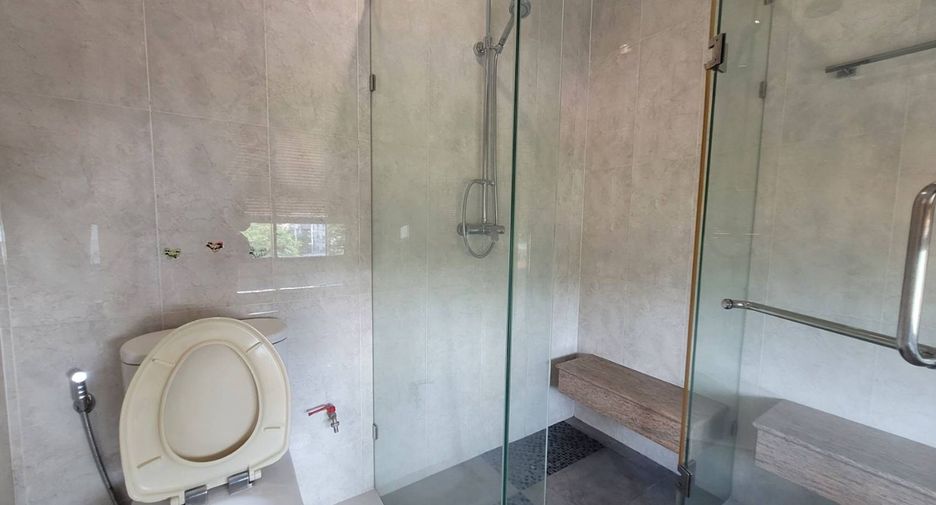 For rent 2 bedrooms apartment in Khlong Toei, Bangkok