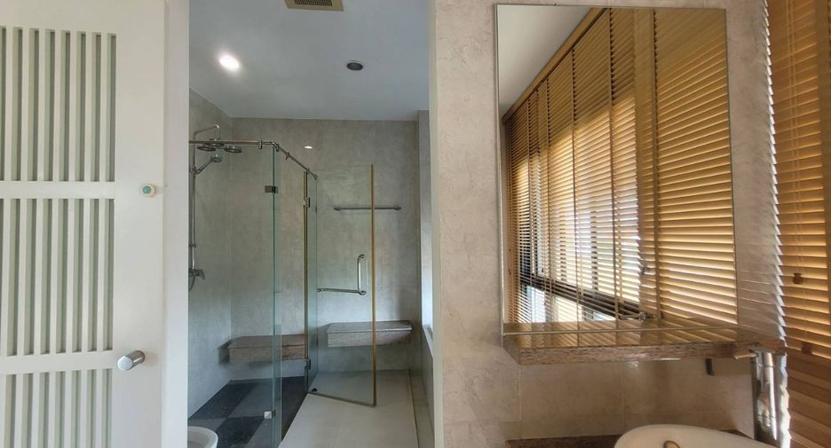 For rent 2 bedrooms apartment in Khlong Toei, Bangkok