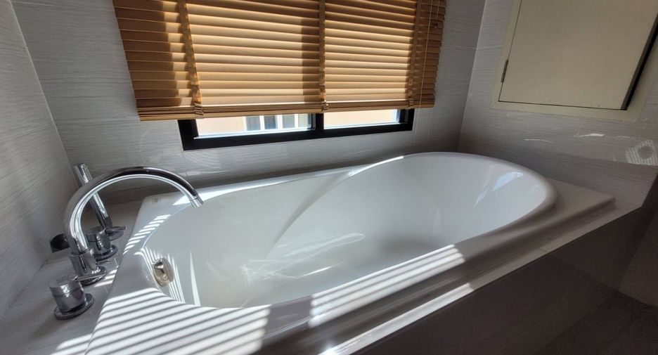 For rent 2 bedrooms apartment in Khlong Toei, Bangkok