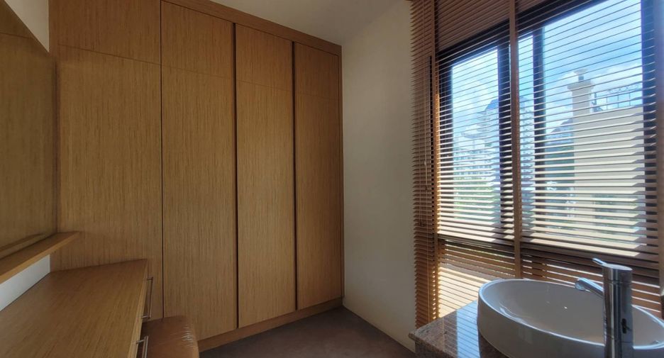 For rent 2 bedrooms apartment in Khlong Toei, Bangkok