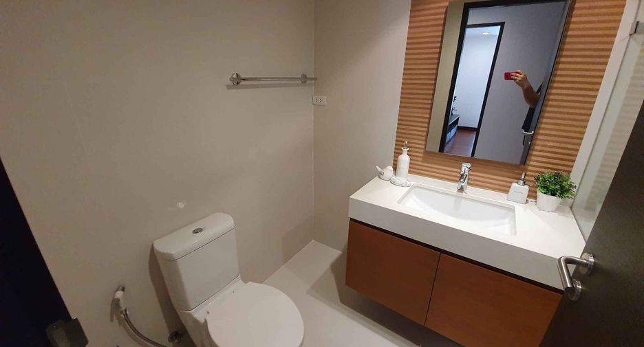 For rent 2 bedrooms apartment in Khlong Toei, Bangkok