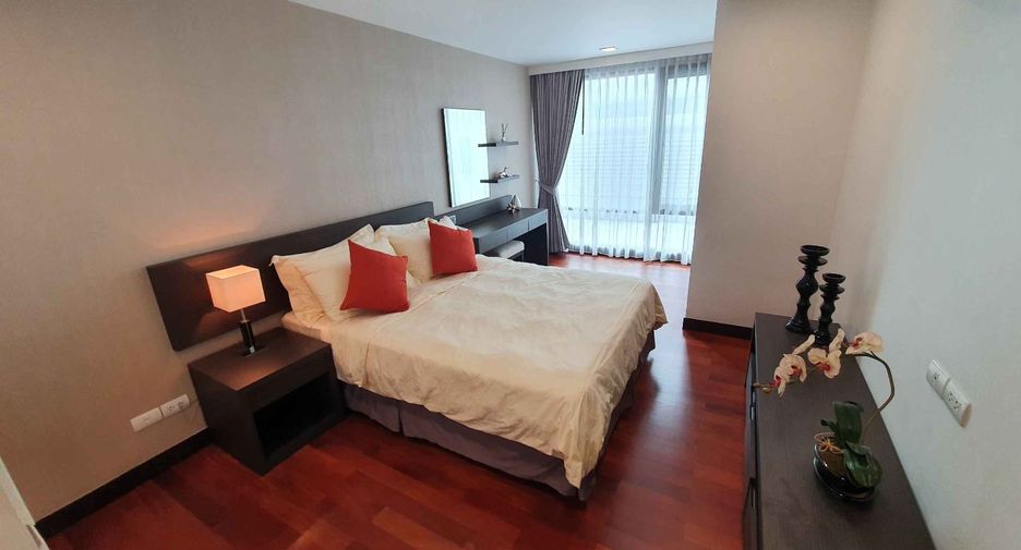 For rent 2 bedrooms apartment in Khlong Toei, Bangkok