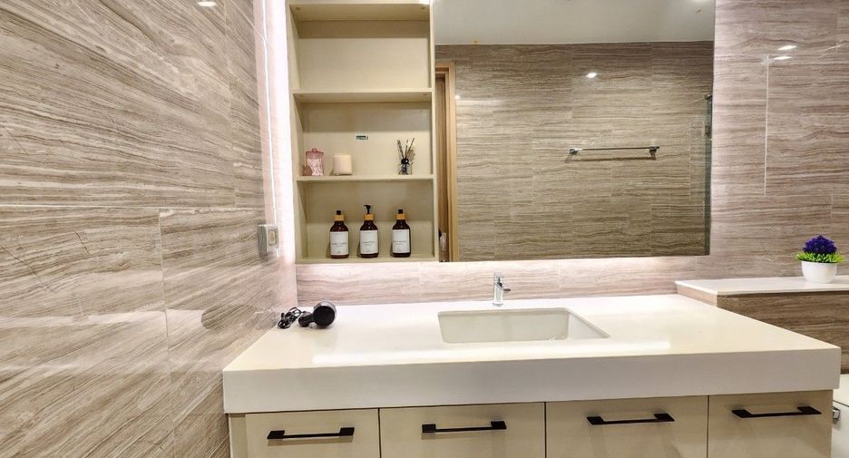 For rent 2 bedrooms apartment in Sathon, Bangkok
